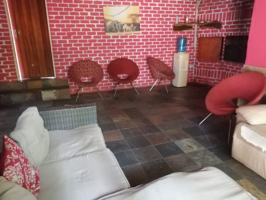 6 Bedroom Property for Sale in Geelhoutpark North West